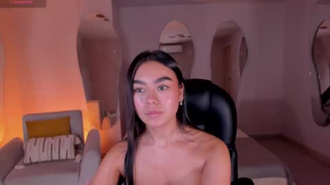 Snapshot of gigilee_ chatting on December 2024 02:56:01 AM GIGI online show from December 2024 02:56:01 AM