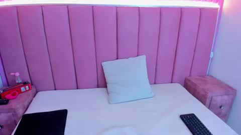 gigy_deluxe online show from June 2026 02:29:01 PM