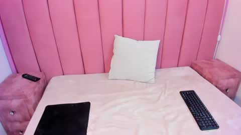 gigy_deluxe online show from July 2026 02:43:02 PM