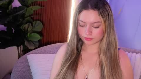 Giigii Hadid  online show from April 2026 06:02:01 PM