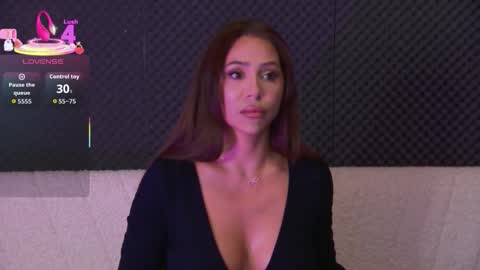 GinaMence online show from November 2025 05:23:01 PM