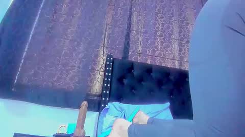 Miss online show from November 2025 05:02:01 PM