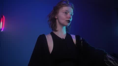        im expecting 350 thumbs up on my altar   online show from October 2025 10:07:02 PM