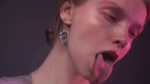        im expecting 350 thumbs up on my altar   online show from January 2026 10:12:02 PM