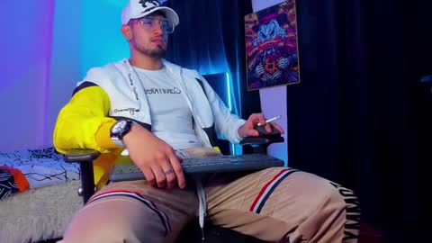 GIOMAR REYES online show from January 2025 04:00:01 AM