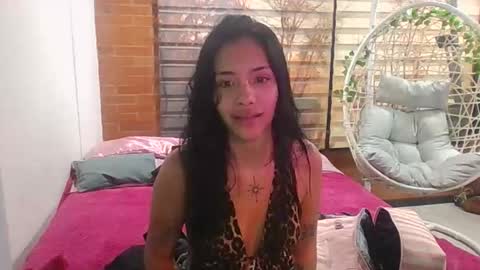 giovanna_oliveria online show from December 2025 03:01:02 AM