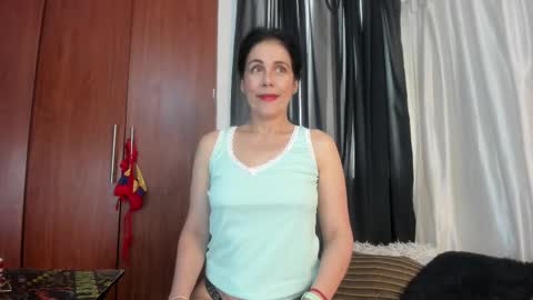 Snapshot of girasol_walton chatting on February 2026 01:41:02 PM Girasol Walton online show from February 2026 01:41:02 PM