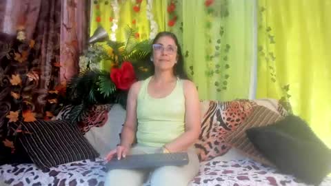 Snapshot of girasol_walton chatting on May 2026 01:29:01 PM Girasol Walton online show from May 2026 01:29:01 PM