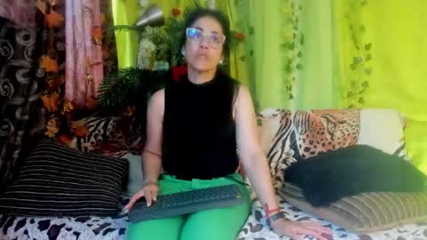 Snapshot of girasol_walton chatting on June 2026 03:40:01 PM Girasol Walton online show from June 2026 03:40:01 PM