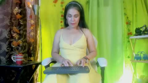 Snapshot of girasol_walton chatting on July 2026 01:34:02 PM Girasol Walton online show from July 2026 01:34:02 PM