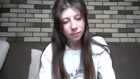 girl_cute007 online show from May 2026 06:05:01 PM