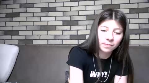 girl_cute007 online show from May 2026 02:30:01 AM
