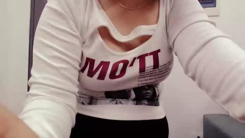 Snapshot of girlhanoi chatting on February 2026 01:36:02 PM girlhanoi online show from February 2026 01:36:02 PM