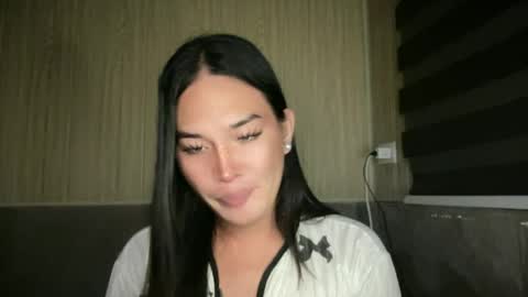 RHAINEEE online show from July 2026 06:57:01 PM