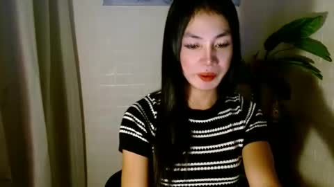 Snapshot of girlwhobelieveinmagic chatting on March 2025 06:18:01 PM Callmenor online show from March 2025 06:18:01 PM