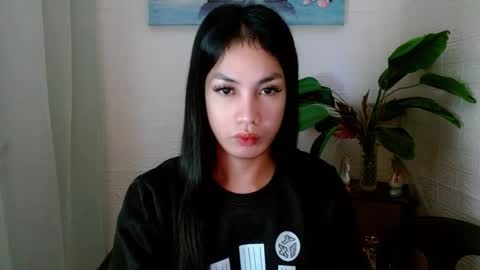 Snapshot of girlwhobelieveinmagic chatting on March 2025 06:33:01 PM Callmenor online show from March 2025 06:33:01 PM