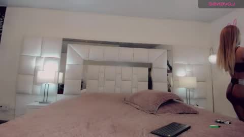 Snapshot of gisele_fox chatting on March 2025 08:05:01 PM Gisel online show from March 2025 08:05:01 PM