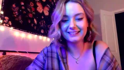 Snapshot of givemesweetdreams chatting on January 2025 03:22:01 AM givemesweetdreams online show from January 2025 03:22:01 AM