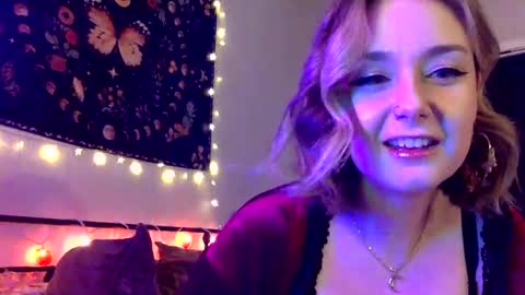 Snapshot of givemesweetdreams chatting on March 2025 04:27:02 AM givemesweetdreams online show from March 2025 04:27:02 AM