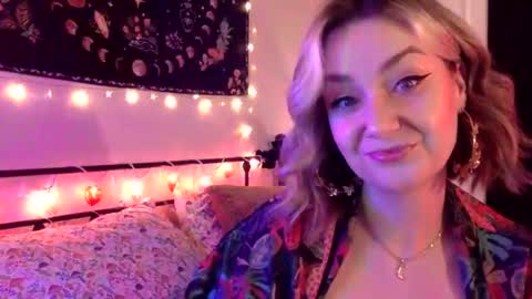 Snapshot of givemesweetdreams chatting on September 2025 11:59:01 PM givemesweetdreams online show from September 2025 11:59:01 PM