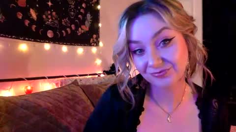 Snapshot of givemesweetdreams chatting on September 2025 12:44:02 AM givemesweetdreams online show from September 2025 12:44:02 AM