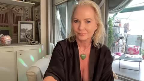 Snapshot of gl1tter_barbie chatting on May 2026 11:27:02 AM Gl1tter Barbie online show from May 2026 11:27:02 AM