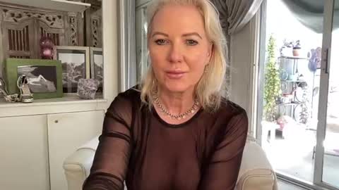Gl1tter Barbie online show from July 2026 10:11:01 AM