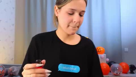 Michelle online show from October 2025 02:59:01 AM