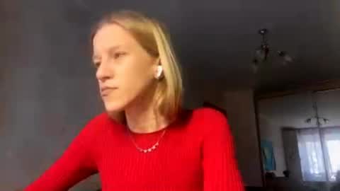 Snapshot of gladyswigg chatting on April 2026 09:18:01 AM gladyswigg online show from April 2026 09:18:01 AM