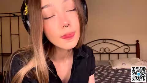 Snapshot of glennbloebaum chatting on November 2025 11:21:02 AM Catalina online show from November 2025 11:21:02 AM