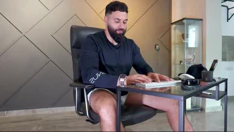 Matthew .. for short call me Matt online show from February 2025 09:20:01 AM