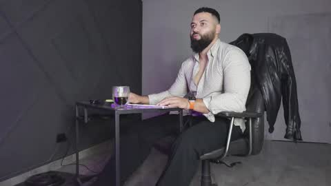 Matthew .. for short call me Matt online show from November 2025 04:45:02 AM