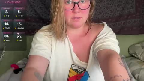 Snapshot of glitterkitty_108 chatting on January 2026 02:53:02 PM GlitterKitty 108 online show from January 2026 02:53:02 PM