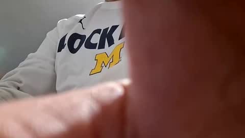 Snapshot of glizzy4u chatting on April 2026 01:49:02 PM glizzy4u online show from April 2026 01:49:02 PM