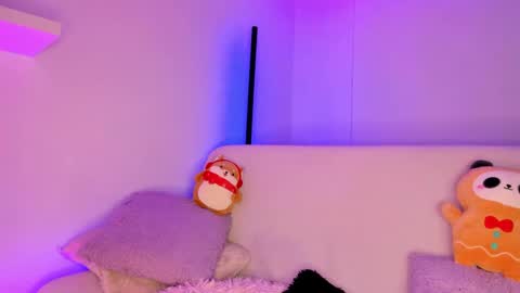 Mimi online show from December 2024 08:08:01 PM