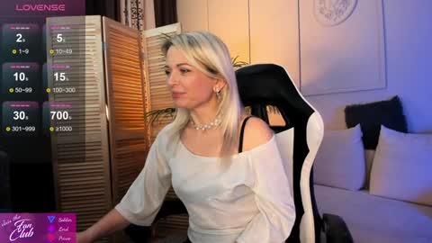 Snapshot of gloria_lovely chatting on December 2024 02:44:01 PM Gloria online show from December 2024 02:44:01 PM