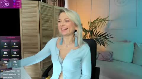 Snapshot of gloria_lovely chatting on March 2025 01:59:02 PM Gloria online show from March 2025 01:59:02 PM