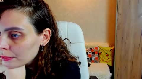 Snapshot of gloria_wood chatting on November 2025 06:26:01 PM Gloria Wood online show from November 2025 06:26:01 PM