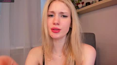 Snapshot of glowhub_ chatting on February 2026 02:13:01 PM Ann Eliz and Gigi online show from February 2026 02:13:01 PM