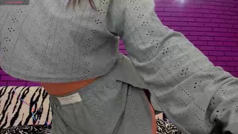 Mia online show from November 2025 08:22:02 PM