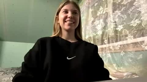 glyndabrierre online show from April 2026 05:18:01 PM