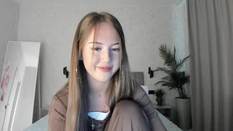 Lina online show from October 2025 08:01:01 AM