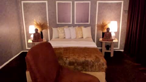 Snapshot of goddess_dione chatting on January 2025 04:47:01 AM Goddess Dione online show from January 2025 04:47:01 AM