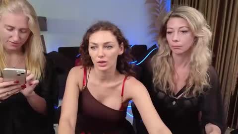   330 UTC2 girls   online show from December 2024 03:40:02 AM