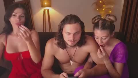   330 UTC2 girls   online show from March 2025 06:29:01 AM