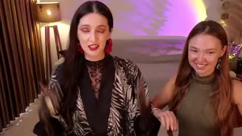 Snapshot of goddess_marylin chatting on April 2026 04:32:01 AM 330 UTC2 girls online show from April 2026 04:32:01 AM