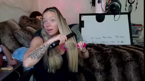 Snapshot of goddess_of_mars chatting on September 2025 03:13:01 PM Patricia Mars Goddess of Mars twitter thegoddessmindy online show from September 2025 03:13:01 PM