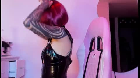 Snapshot of goddess_vee_ chatting on October 2025 05:22:01 AM vee online show from October 2025 05:22:01 AM