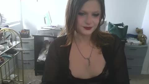Goddess of Insanity online show from November 2025 05:02:01 PM