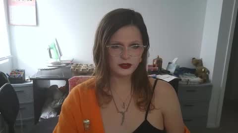 Goddess of Insanity online show from November 2025 04:39:01 PM